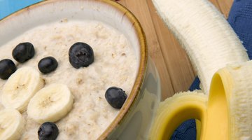 Una dieta alta en frutas, verduras, fibra y granos enteros ayuda a prevenir la obesidad.